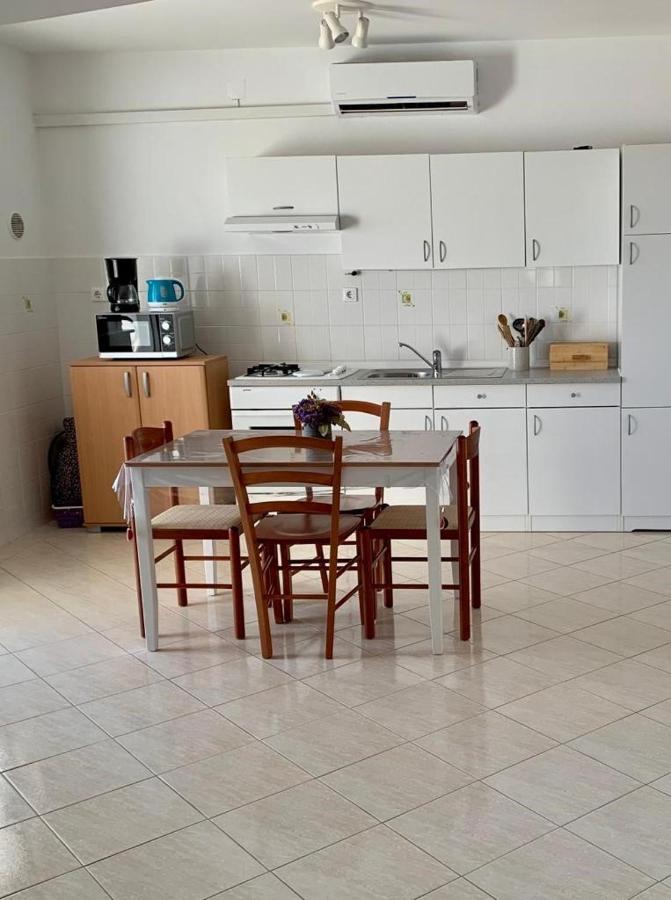 Francis Appartements Pakoštane Eksteriør billede